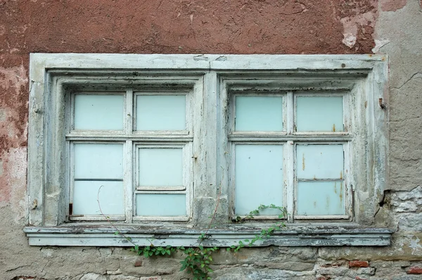 Eski dokulu eski Avrupa windows — Stok fotoğraf