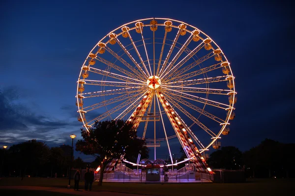 Roda gigante à noite — Fotografia de Stock