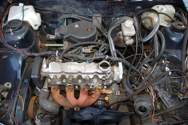 一辆旧车的引擎 — 图库照片