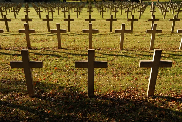 Montauville에서 프랑스 군인 묘지에서 십자가 — 스톡 사진