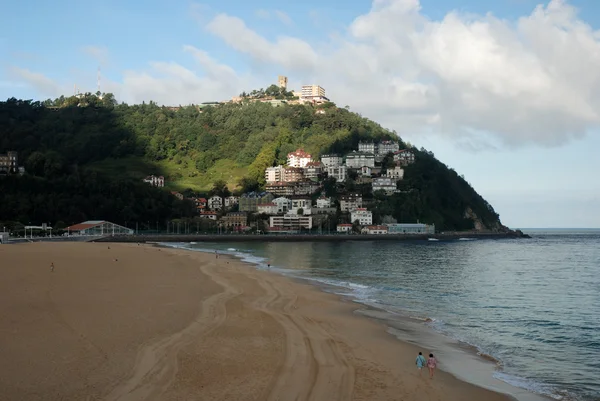 La playa de San Sebastián en España en un día nublado — Foto de Stock