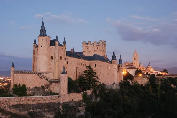 Az Alcazar Segovia alkonyatkor, Spanyolország — Stock Fotó