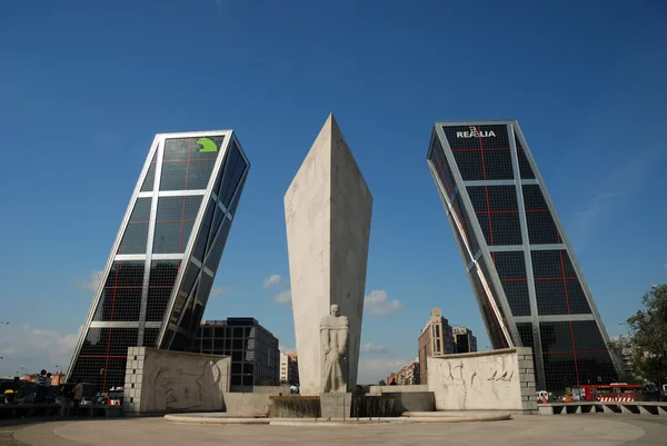 Башни Puerta de Europa (Ворота Европы) в Мадриде, Испания — стоковое фото