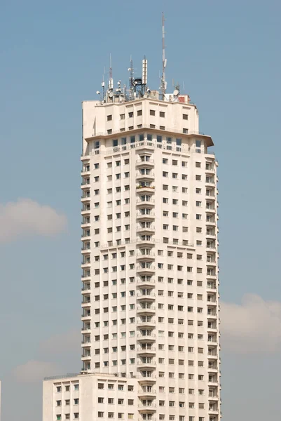 Modern white skyscraper in Madrid, Spain — Stock Photo, Image