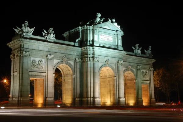 De boog van de beroemde alcala in madrid Spanje — Stockfoto