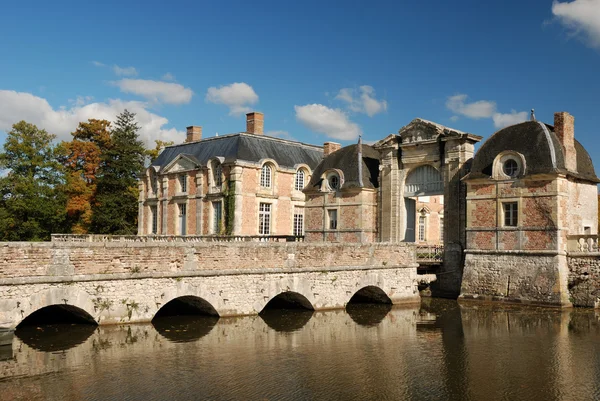 Vackra gamla chateau i provence, Frankrike — Stockfoto