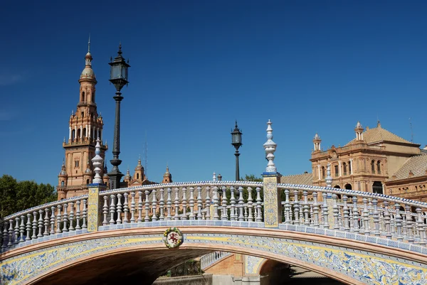 Piękny most na plaza de espana w Sewilla, Hiszpania — Zdjęcie stockowe