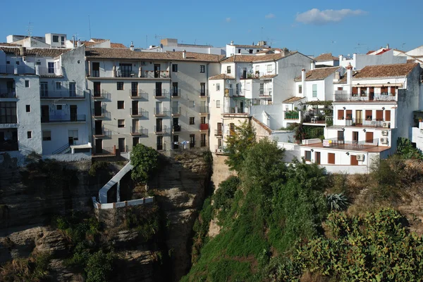 Дома у бездны в Ronda, Испания — стоковое фото