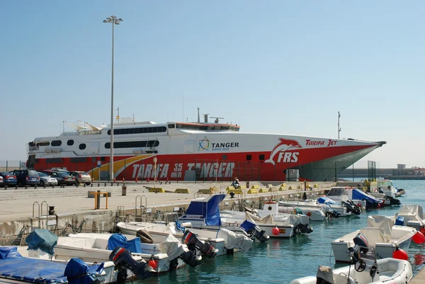 Balsa de alta velocidade para África no porto de Tarifa, Espanha — Fotografia de Stock