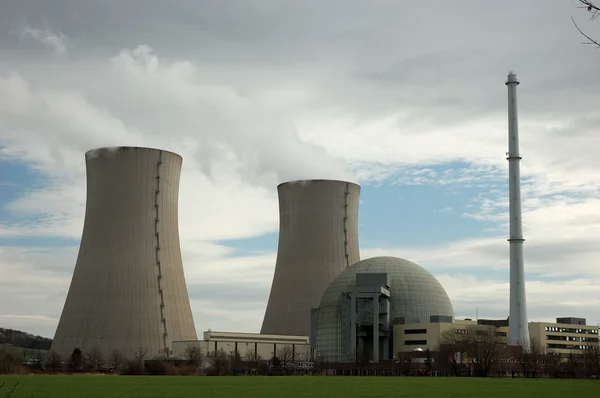 Атомная электростанция — стоковое фото