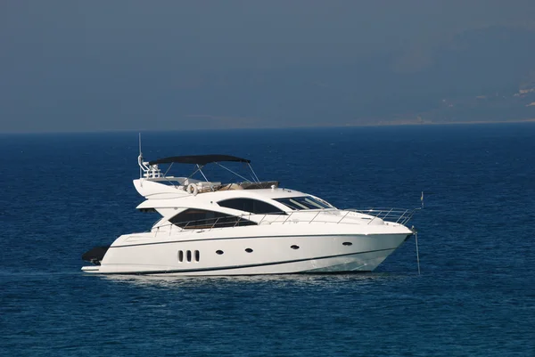 White luxury yacht at anchor — Stock Photo, Image