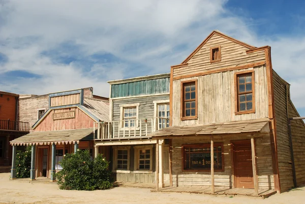 Houten gebouwen in een oude Amerikaanse westerse stad — Stockfoto