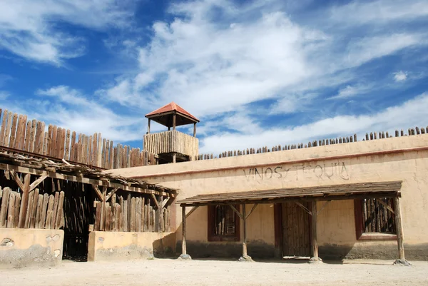 Fortification with look-out tower in south-western usa — Stock Photo, Image