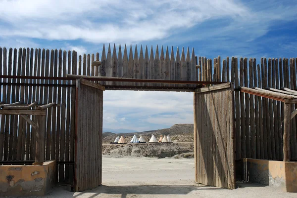 Fortificação e aldeia teepee americana nativa — Fotografia de Stock