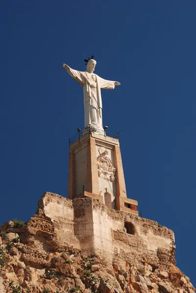 Statua e castello di Monteagudo a Murcia, Spagna . — Foto Stock