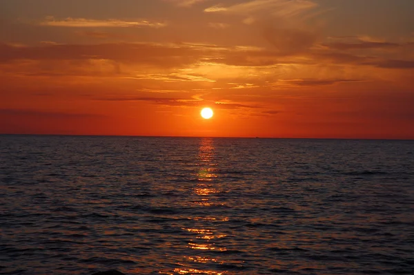 Akdeniz günbatımı. Marina di pisa, İtalya — Stok fotoğraf