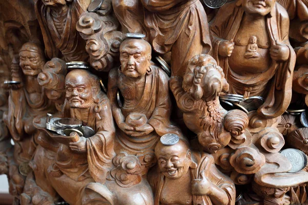 Dřevěná socha buddhistických mnichů, chrám v shanghai, Čína — Stock fotografie