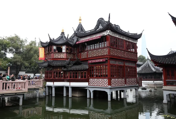 Padiglione tradizionale cinese nei Giardini dello Yuyuan, Shanghai, Cina — Foto Stock