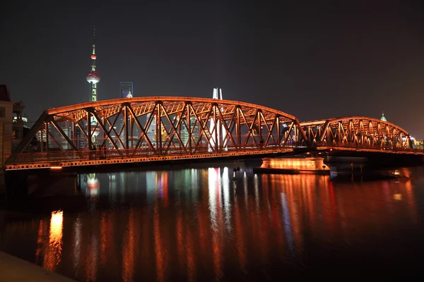 Pont de jardin la nuit. Shanghai, Chine — Photo