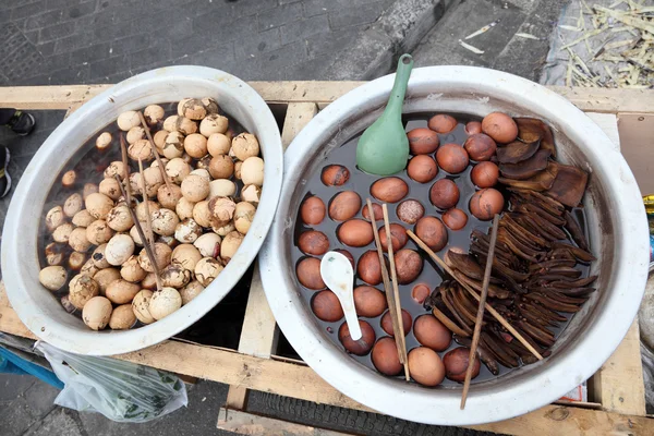 Century eggs for sale in the street of Shanghai, China — Stock Photo, Image