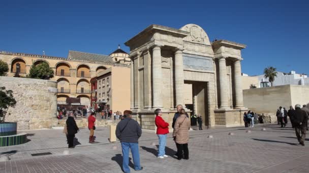 Puerta al casco antiguo de Córdoba, España — Vídeos de Stock