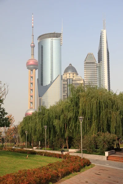 Construções metálicas em Pudong, Shanghai, China — Fotografia de Stock