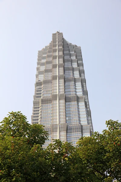 Jin mao tower w dzielnicy pudong, Szanghaj, Chiny — Zdjęcie stockowe