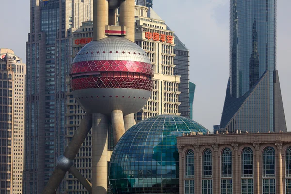 Arquitectura moderna en Pudong, Shanghai, China — Foto de Stock