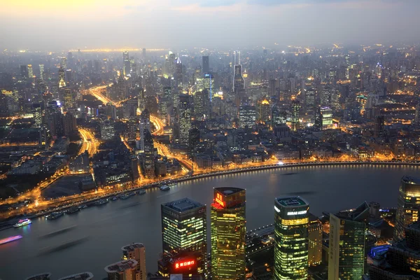 Cidade de Xangai ao entardecer, China — Fotografia de Stock