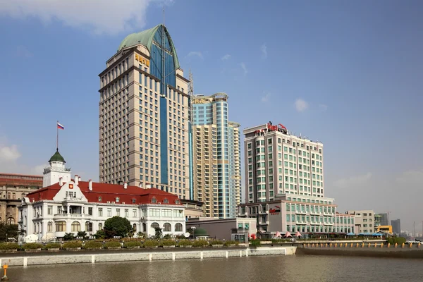 Budynki na rzekę huangpu w Szanghaju, Chiny — Zdjęcie stockowe