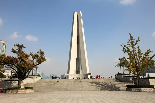 Monumento a los Héroes del Pueblo en el Bund, Shagnhai China — Foto de Stock