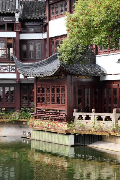 Традиционная архитектура в саду Юйюань в Шанхае, Китай — стоковое фото