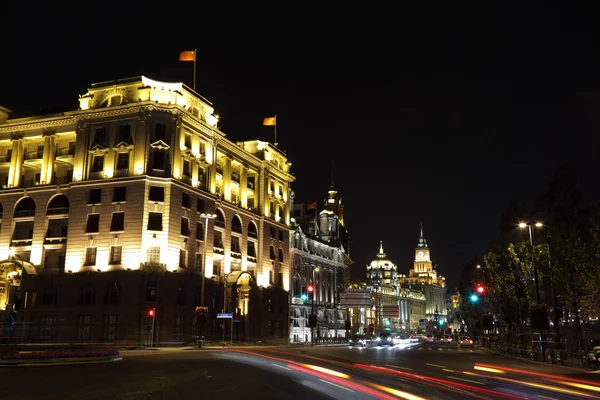 El Bund iluminado por la noche, Shanghai, China — Foto de Stock