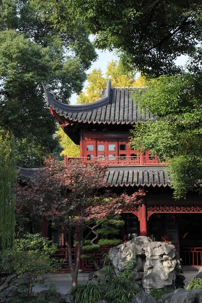 Arquitectura tradicional china en el jardín Yuyuan, Shanghai China — Foto de Stock