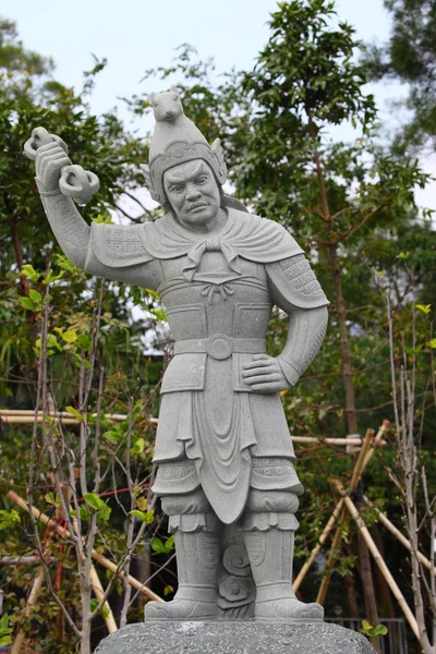 Kriegerstatue im Po-lin-Kloster in Hongkong — Stockfoto