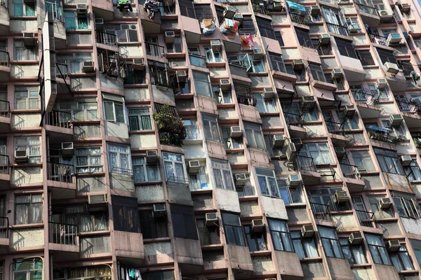 Фасад многоквартирного дома в Гонконге — стоковое фото