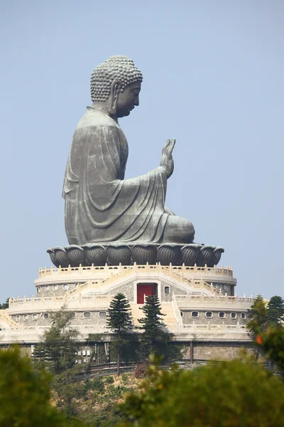 Estátua de buda de bronze gigante de em Hong Kong, China — Fotografia de Stock