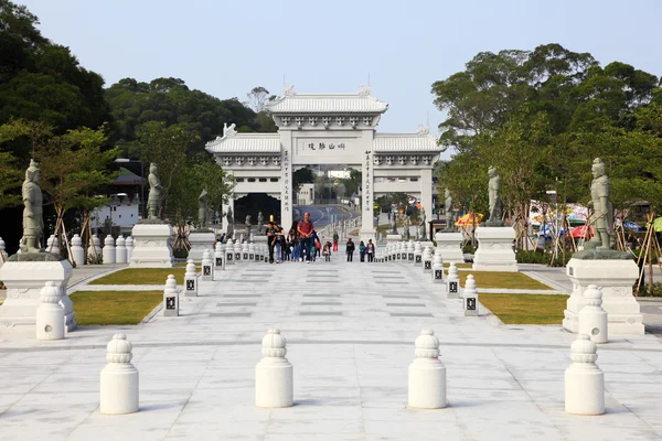 Po lin klasztor na wyspie lantau w Hongkongu — Stockfoto