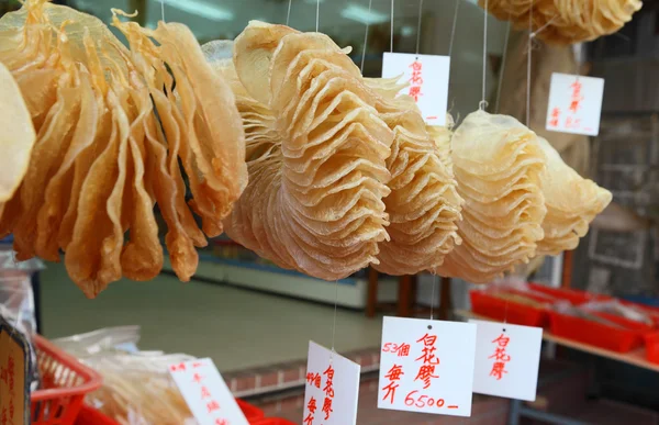 Gedroogde vis te koop in chinese visserij dorp tai o, hong kong — Stockfoto