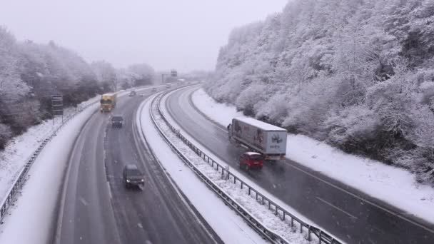 Tráfico por la autopista A45 en Alemania — Vídeos de Stock