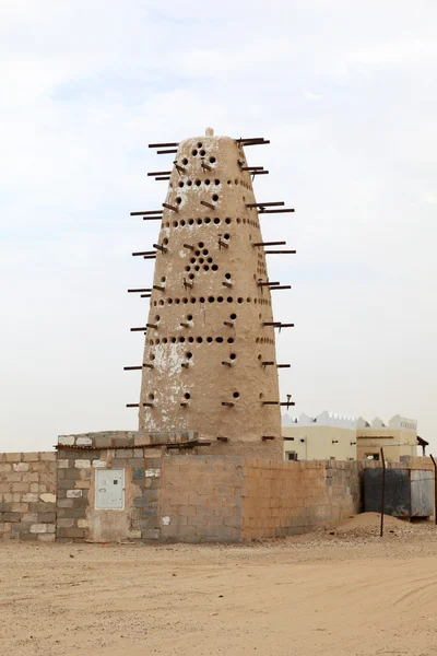 Wieża tradycyjnych gołębi w Katarze, Bliski Wschód — Zdjęcie stockowe