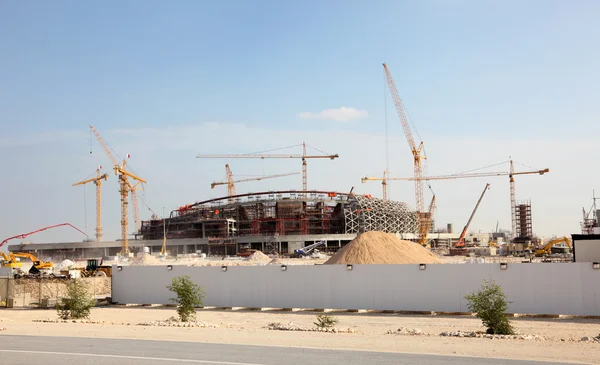 Construção de um estádio no deserto do Qatar, Médio Oriente — Fotografia de Stock