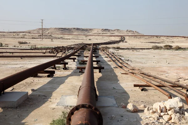 Oil and gas pipeline in the desert of Bahrain, Middle East — Stock Photo, Image