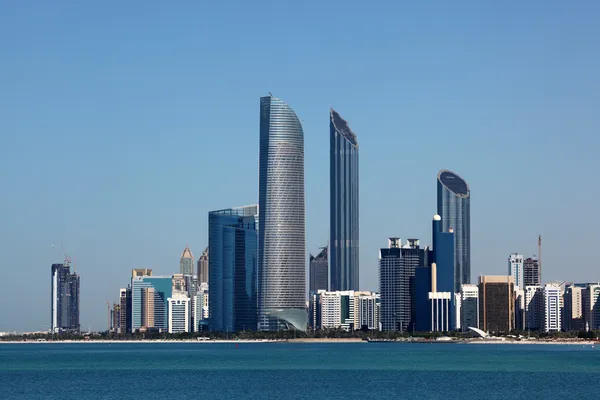 Abu Dhabi Skyline vista do Centro Comercial Marina. Emirados Árabes Unidos — Fotografia de Stock