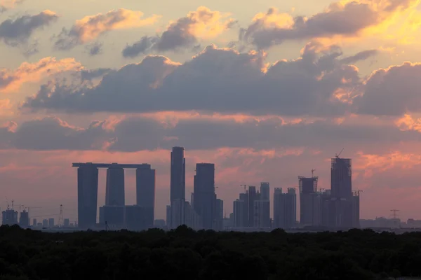 Abu Dhabi Skyline at sunset. United Arab Emirates — Stock Photo, Image