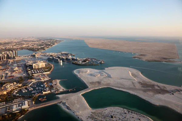 Vista aérea de la costa de Abu Dhabi, Emiratos Árabes Unidos — Foto de Stock