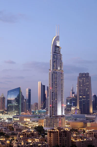 The Address Hotel y Dubai Downtown al atardecer. Emiratos Árabes Unidos — Foto de Stock