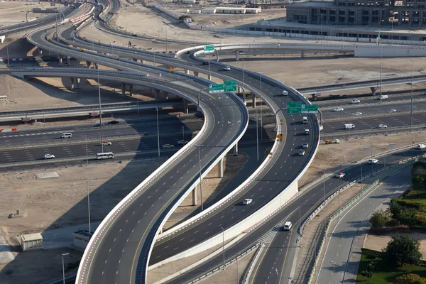 Intersecção rodoviária em Dubai, Emirados Árabes Unidos — Fotografia de Stock