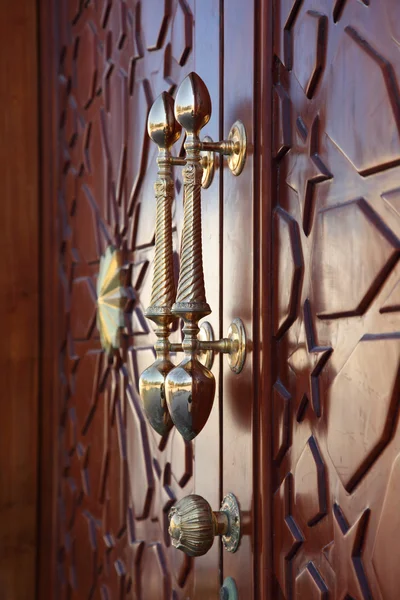 Bronze door handles in Sharjah, United Arab Emirates — Stock Photo, Image