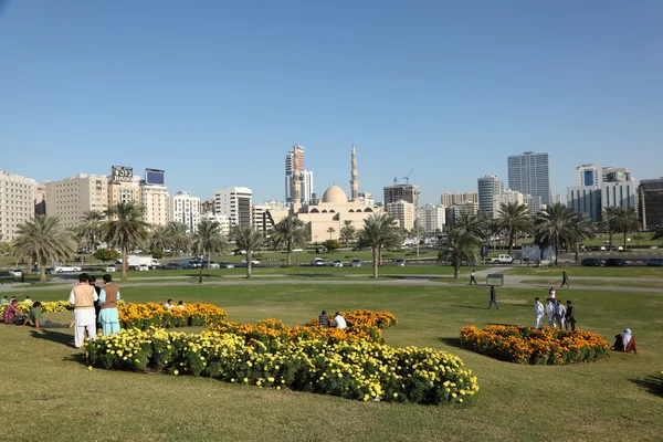 Plaza principal en la ciudad de Sharjah. Emiratos Árabes Unidos —  Fotos de Stock